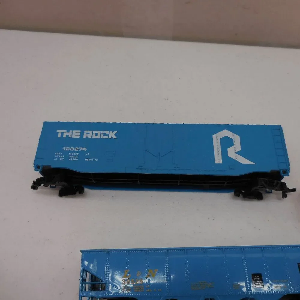 Bachmann Trains Damaged Cards, need‎ Wheels replaced/repaired on each